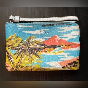 Coach Hawaiian Print Corner Zip Wristlet Perfect For Vacation